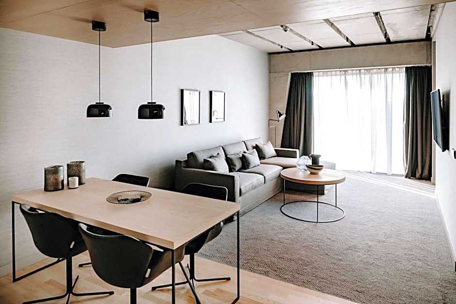 Photo 1 of 7 of Suite