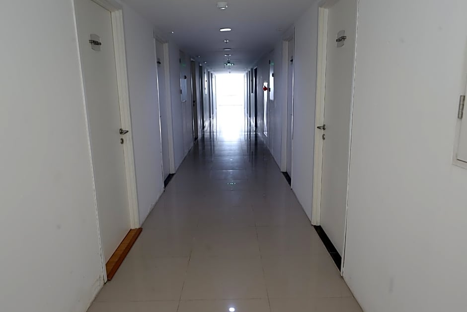 Collection O 93750 Luxury Rooms @ Urbantown Serpong