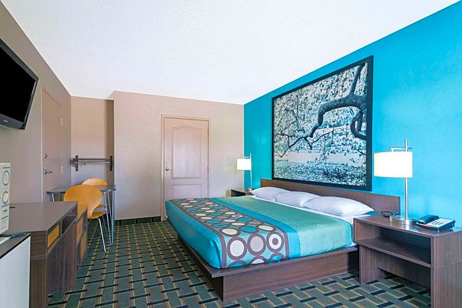 Super 8 by Wyndham Brunswick South/I-95