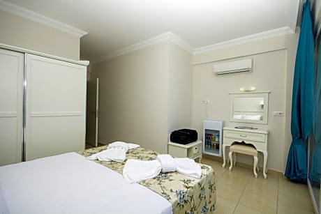 Standard Double or Twin Room with Sea View