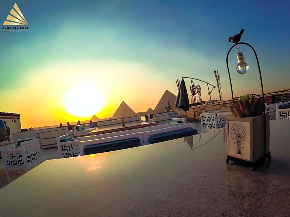 Pyramid Edge Hotel & Exclusive Pyramids View Rooftop