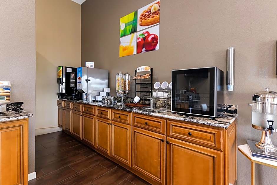 Baymont by Wyndham Liberty MO