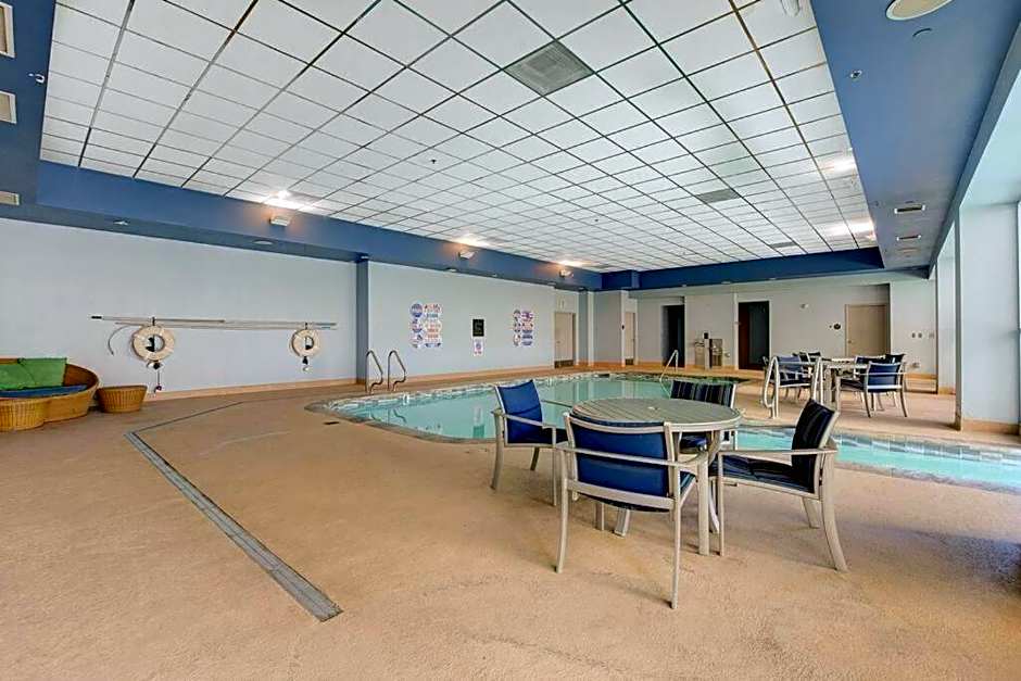 Ultimate Las Vegas Getaway One Bedroom Suite with Balcony, Kitchen, Gym, Pool & Free Parking