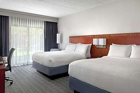 Queen Room with Two Queen Beds - Hearing Accessible