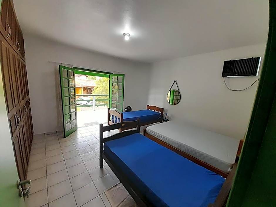 Flor Casa 2 dorms com ar, churrasqueira, cond fech, piscina