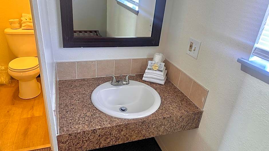 Lakeshore Inn Water Front