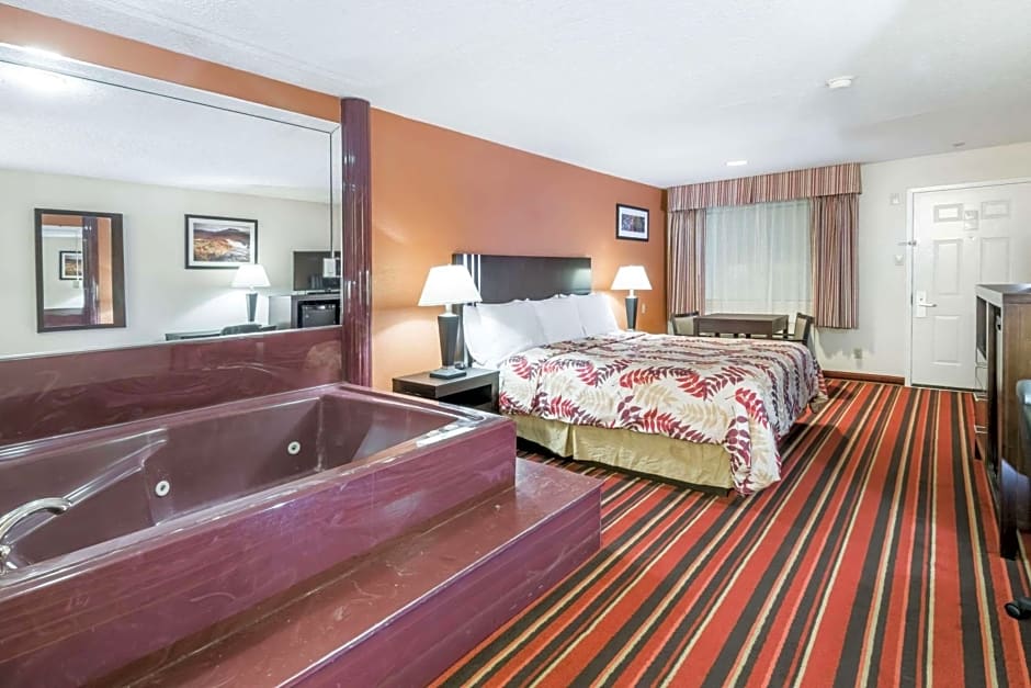 Days Inn & Suites by Wyndham Winnie
