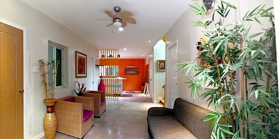 RedDoorz near Christ the King Medical Center