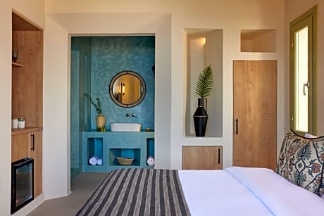 Deluxe Suite Sea View with Jetted Tub