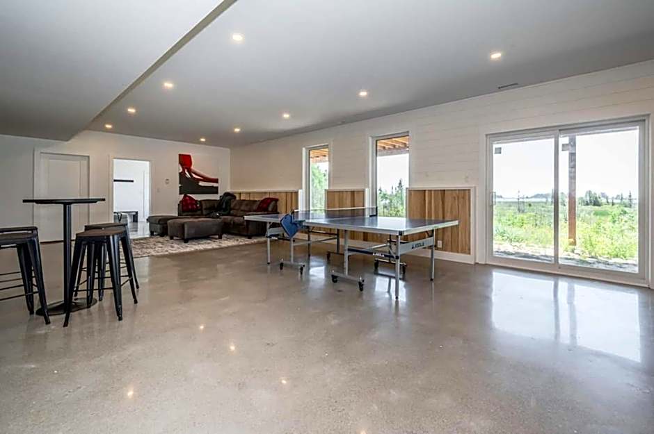 Huronia Luxury Lakefront Views & Game Room!