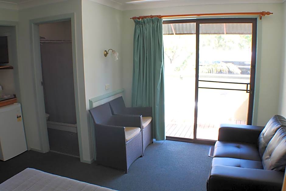 Lake Forbes Motel