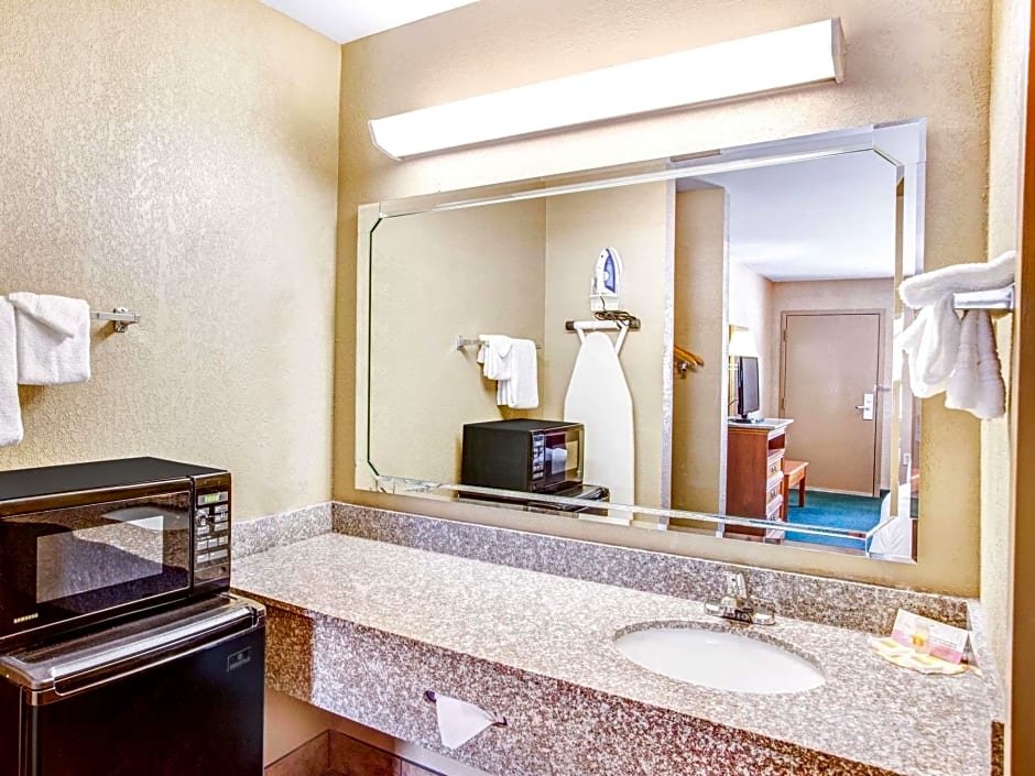 Days Inn by Wyndham Kennesaw