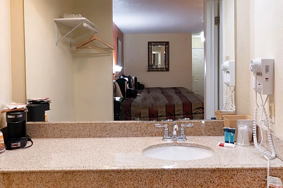 Econo Lodge Inn & Suites Downtown San Antonio