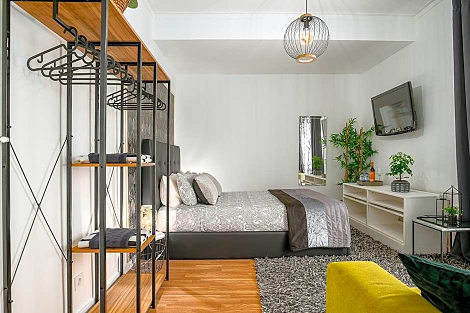 Avenue View Rooms - Guest House