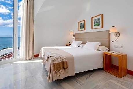 Two-Bedroom Suite with Panoramic Ocean View