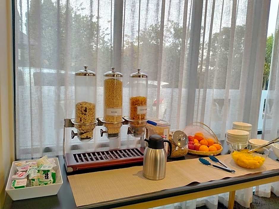 Ventura Inn & Suites Hamilton