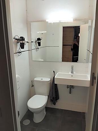 Twin Room with Private Bathroom