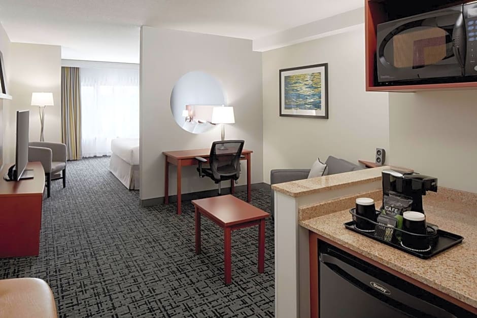 Fairfield Inn & Suites by Marriott Montreal Airport