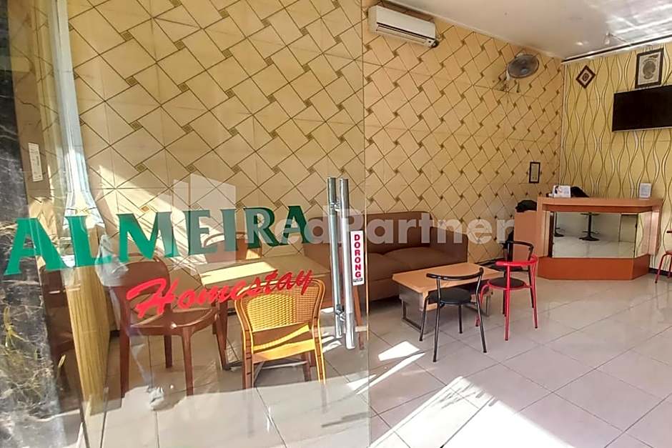 Almeira Homestay Syariah Near RS Islam Al-Irsyad Mitra Reddoorz  