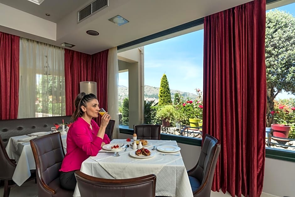 Ai Yannis Suites and Apartments Hotel