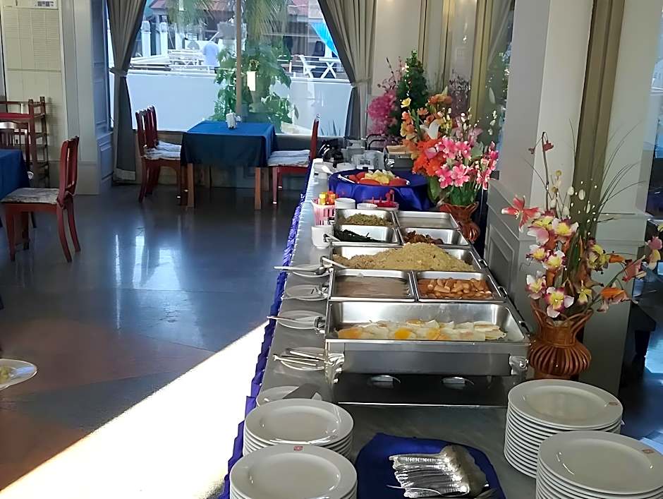 Lom Sak Nattirat Hotel