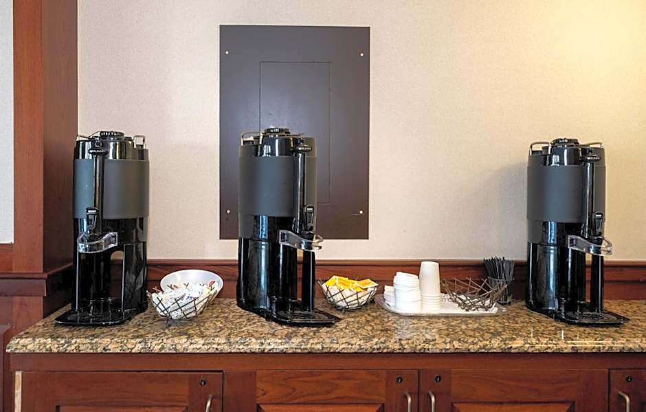 Red Roof Inn & Suites Wilmington - New Castle