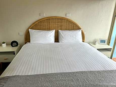 Apartment with Lake View