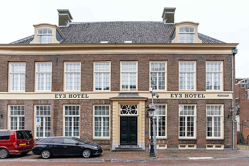 Eye Hotel