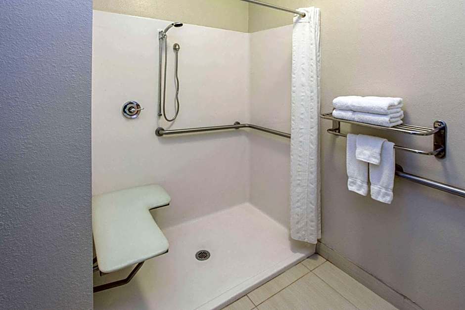 Hawthorn Extended Stay by Wyndham Bloomington