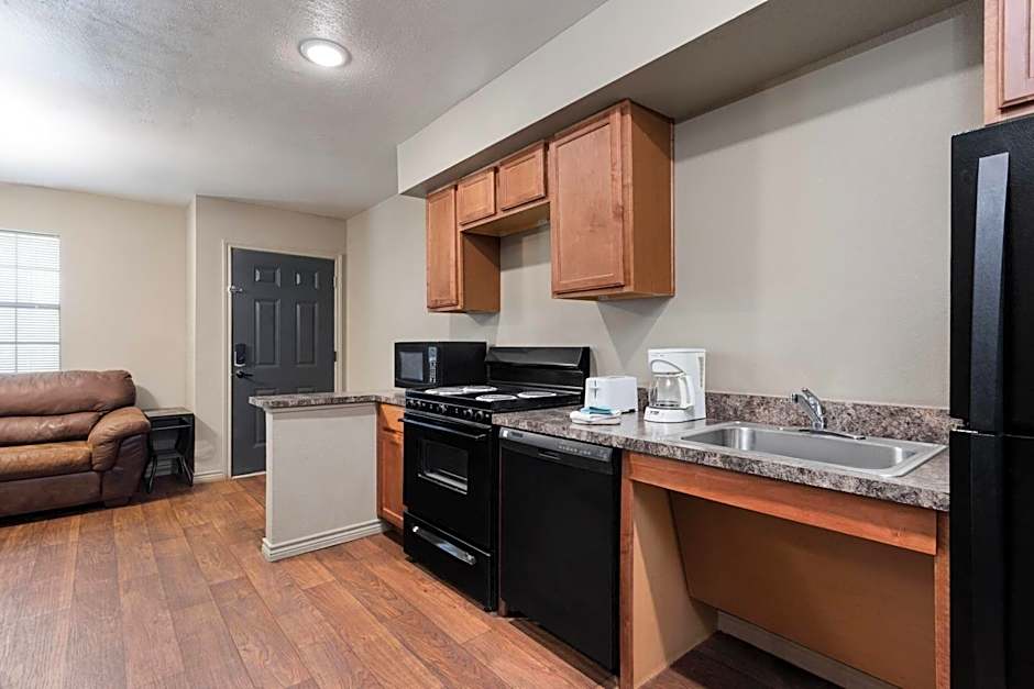 Eagle's Den Suites Big Spring a Travelodge by Wyndham