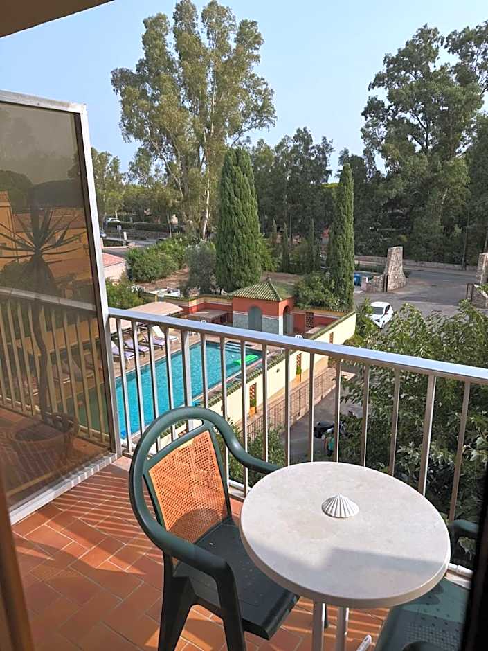 Hotel Cyrnea