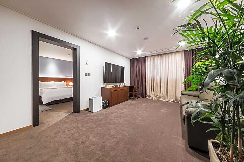 Sea & Moon Tourist Hotel