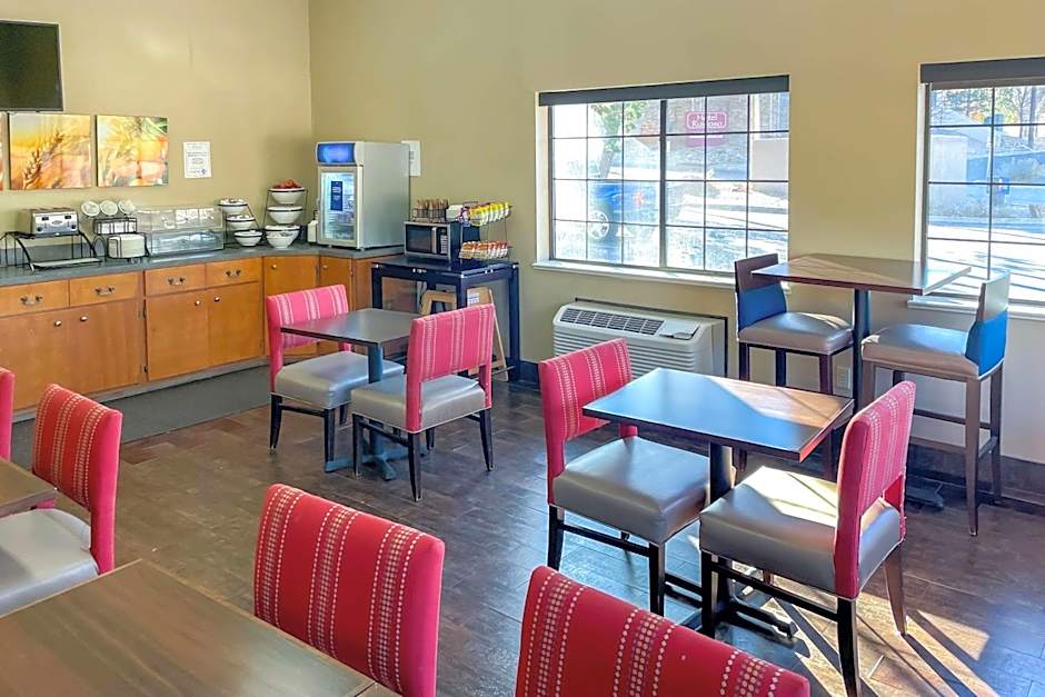 Comfort Inn & Suites Midtown