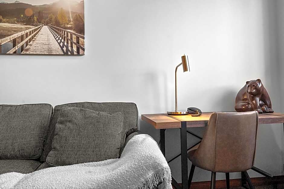 Alpenglow Lodge Large Studio with Dedicated Work Space by MVA