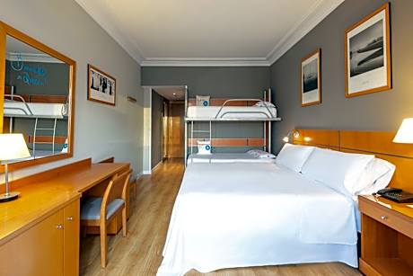 Family Room (2 Adults + 2 Children)