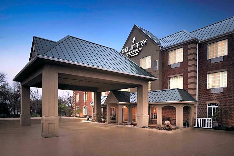 Country Inn & Suites by Radisson, Valparaiso, IN