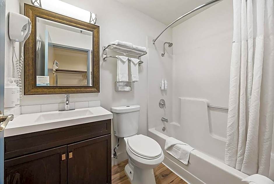 Days Inn by Wyndham Woodland