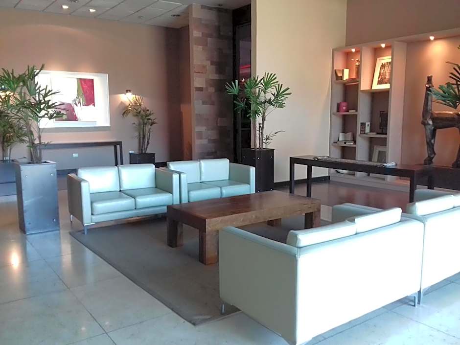 Hotel Tower Inn & Suites