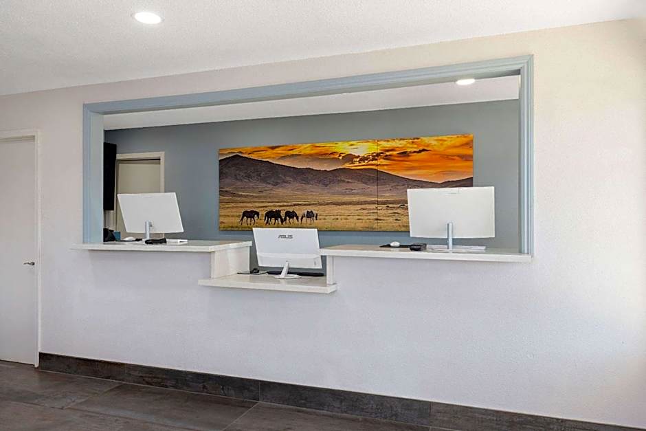 Days Inn by Wyndham Bakersfield