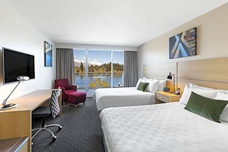 Lake View Twin with Balcony - 2 Queen beds