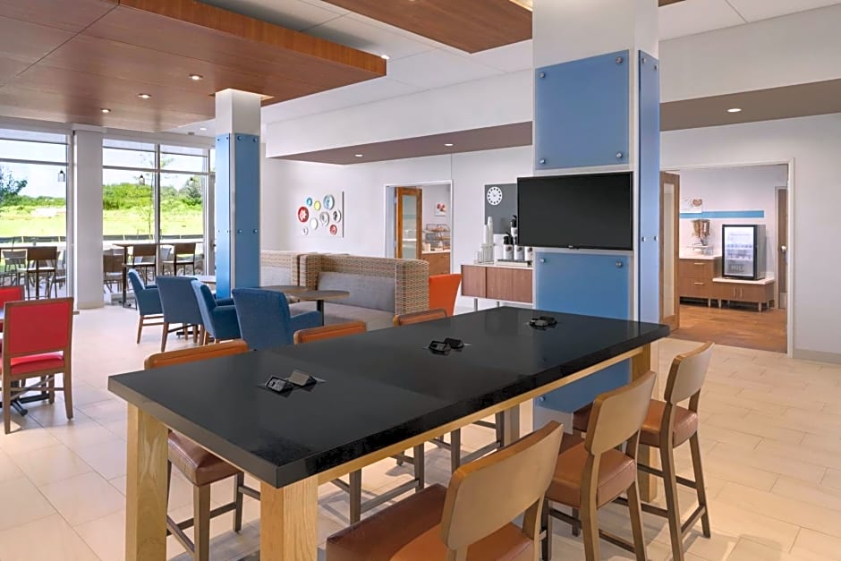 Holiday Inn Express & Suites Duluth North - Miller Hill, an IHG Hotel