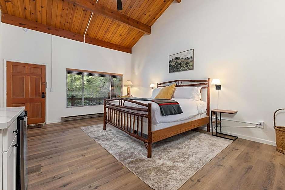Camp Nelson Lodge Room 6