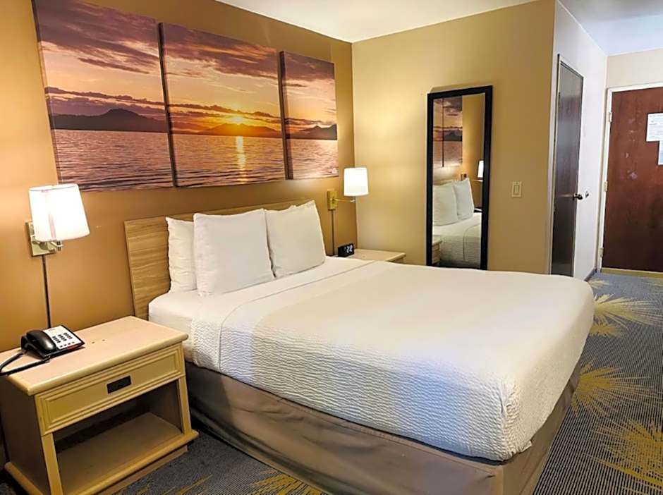 Photo 1 of 10 of Efficiency 1 Queen Bed