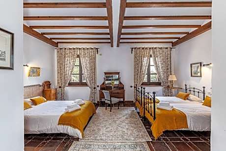 Quadruple Room with Private Bathroom