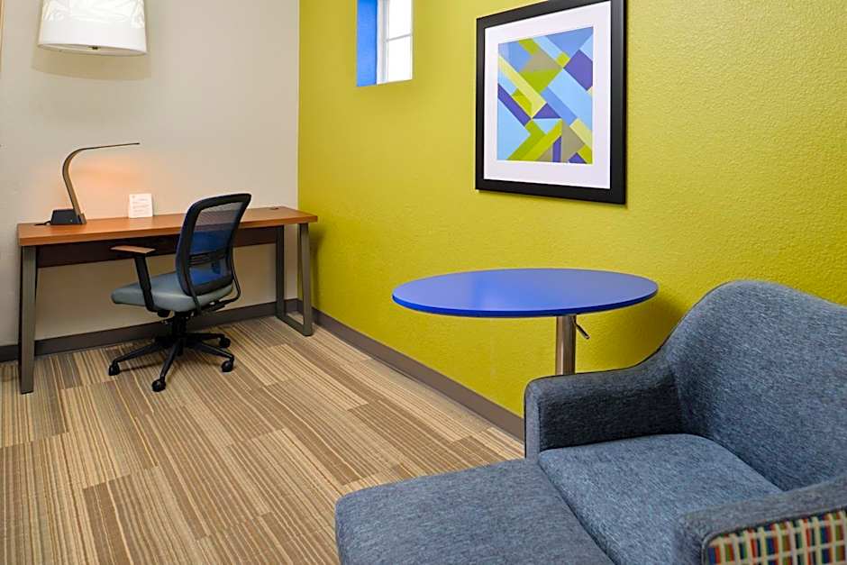 Holiday Inn Express Hotel & Suites North Kansas City By IHG