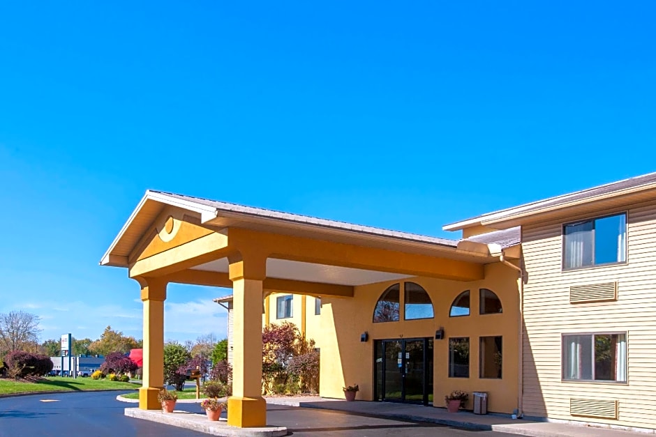 Super 8 by Wyndham Liverpool/Clay/Syracuse Area