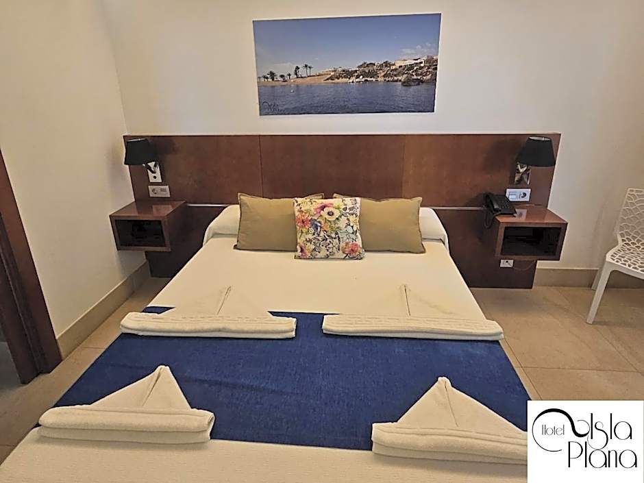 HOTEL ISLA PLANA