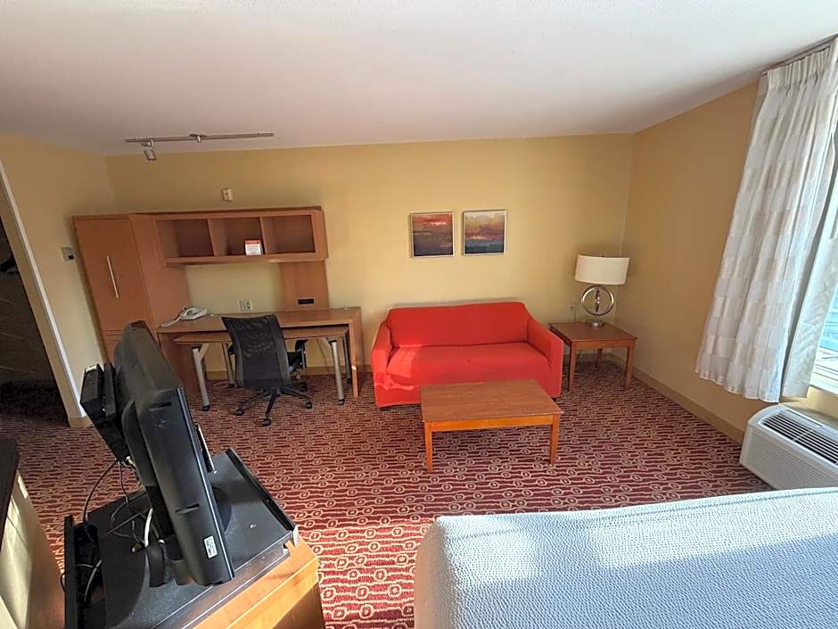 MainStay Suites Bloomington near University
