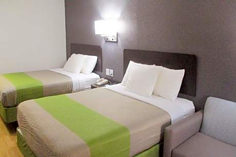 2 QUEEN BEDS | NON-SMOKING, KITCHEN
