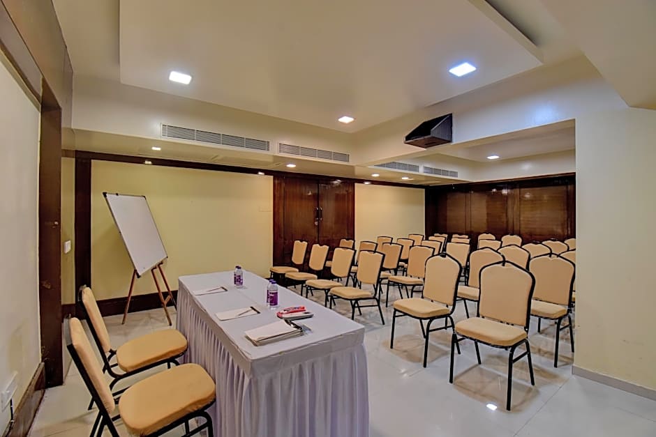 Hotel Lotus Ivy Studios Near Pune Airport